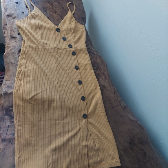 Button-Front Midi Dress - Picture 4 of 9